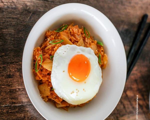 Vợ khéo tay làm cơm rang kim chi, cả nhà ăn không kịp nghĩ-5