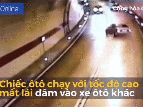 Ô tô phát nổ sau khi va chạm vào nhau trong hầm đường bộ