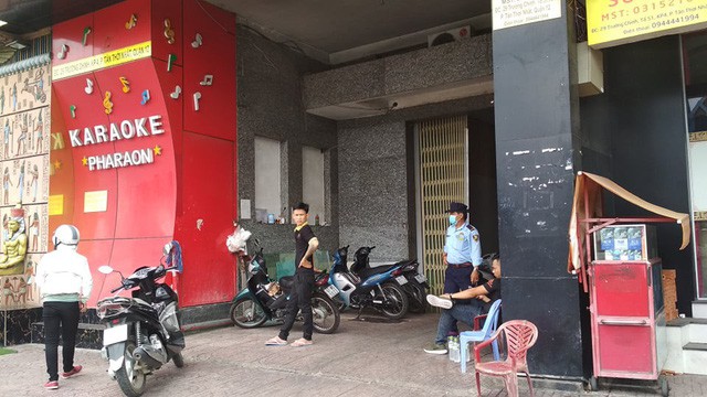 Bên trong quán karaoke ăn chơi của Phúc XO - người đeo nhiều vàng nhất Việt Nam vừa bị công an tạm giữ-1