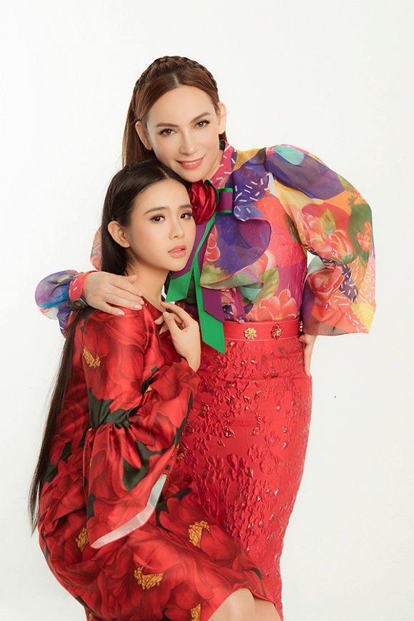 Phi Nhung tung bộ ảnh trẻ trung không tuổi cùng các con gái nuôi trong ngày sinh nhật-7