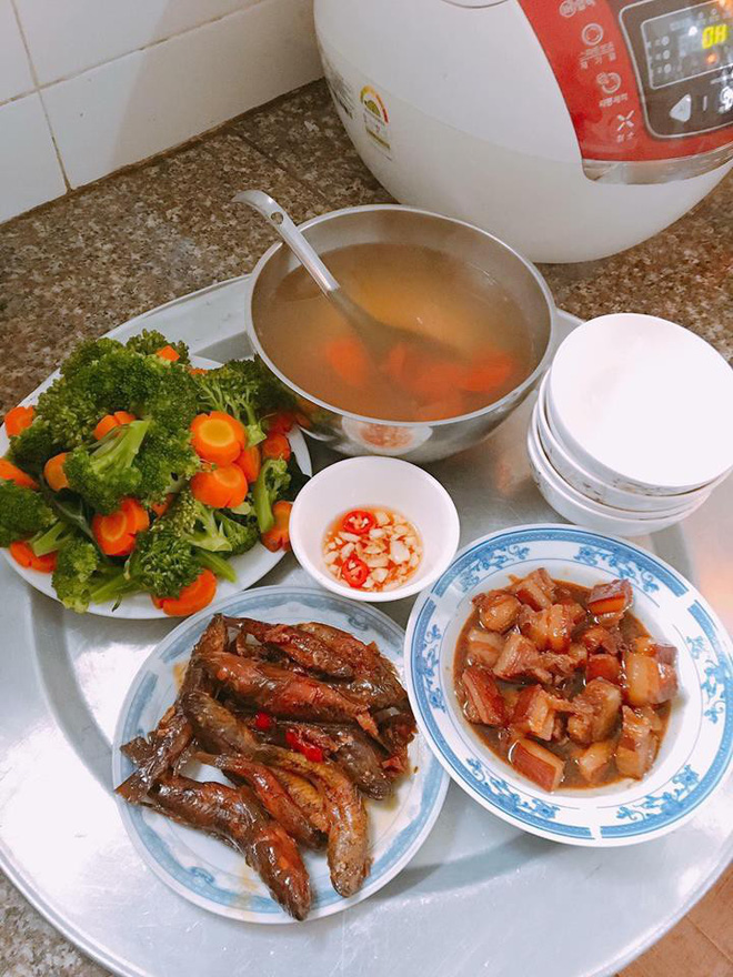 Khoe mâm cơm hàng ngày sang như nhà có khách, vợ trẻ đáp trả bài bản khi bị chị em trách tiêu hoang-4