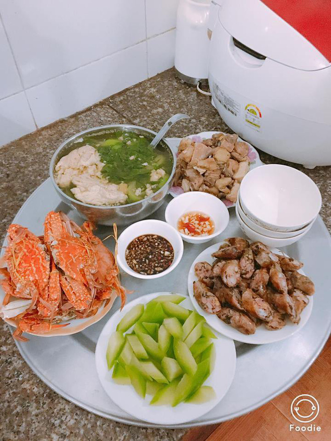 Khoe mâm cơm hàng ngày sang như nhà có khách, vợ trẻ đáp trả bài bản khi bị chị em trách tiêu hoang-6