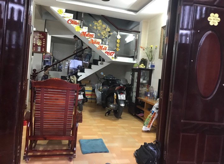 Cảnh sát khám xét khẩn cấp nhà riêng của Phúc XO-4