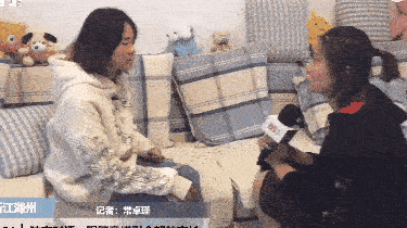 Tiếp tục sốc với clip mẫu nhí 3 tuổi bị mẹ dùng móc quần áo vụt mạnh vào bụng-4