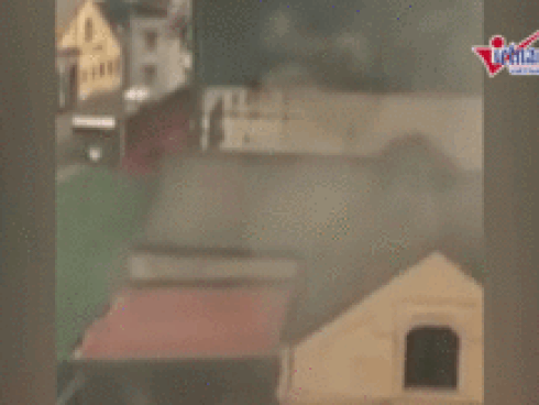 Hà Nội: Người đàn ông nhảy khỏi nhà 5 tầng đang cháy thoát thân