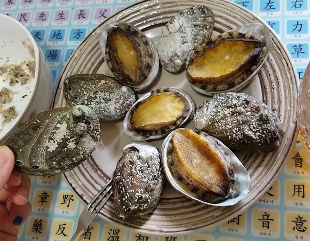 Tăng cường sinh lực cho chồng bằng bào ngư Hàn Quốc, bà nội trợ Việt chứng tỏ độ chịu chơi-2