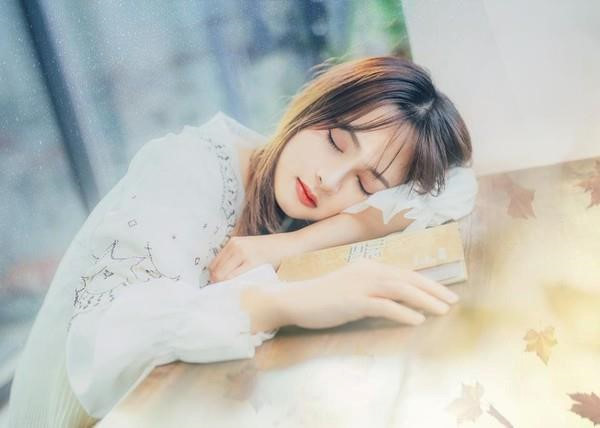 3 cô gái chỉ vì ảnh ngủ gật quá đẹp mà nổi tiếng-7