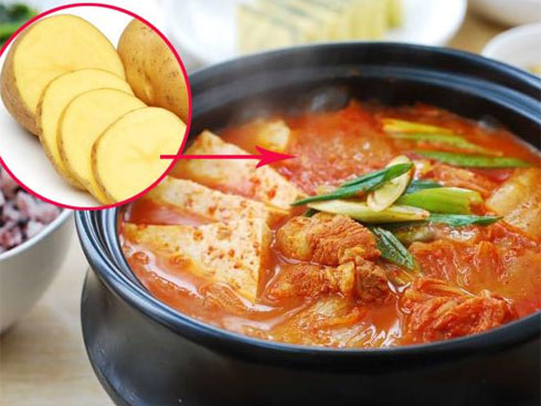 Vợ trẻ khoe mâm cơm cữ chồng nấu, chị em không khỏi ghen tị nhưng lại thắc mắc khi thấy thứ quả tráng miệng-2