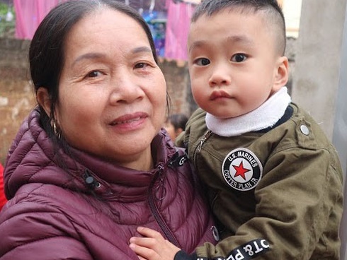 Cô dâu 63 tuổi ở Cao Bằng bất ngờ tố chồng trẻ ong bướm đong đưa” cô gái khác bên ngoài-4