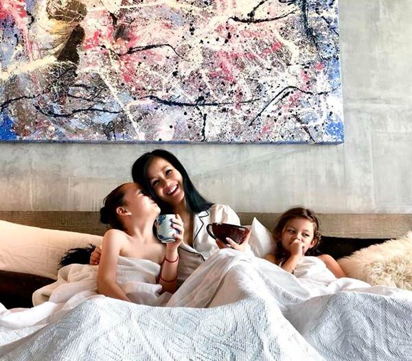 Những khoảnh khắc đáng yêu, ngọt lịm của cặp song sinh nhà Hồng Nhung-3