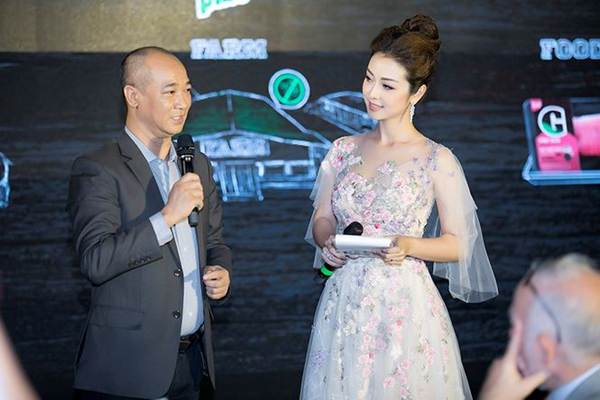 Gái 3 con Jennifer Phạm đẹp tựa nữ thần với váy hoa xuyên thấu-8