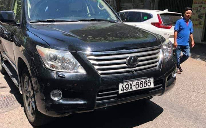 Lộ diện chủ nhân xe Lexus biển số tứ quý đâm vào đám tang khiến 3 người chết, nhiều người bị thương-1
