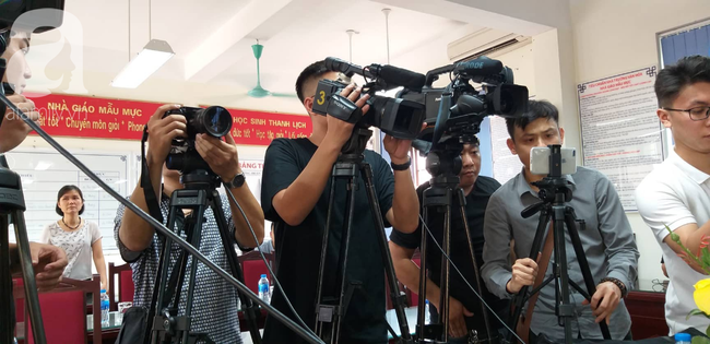 Vụ thầy giáo dạy Toán nghi dâm ô 7 nam sinh: Hiệu trưởng trường Trần Phú cho rằng đây chỉ là trò đùa quá mức-2