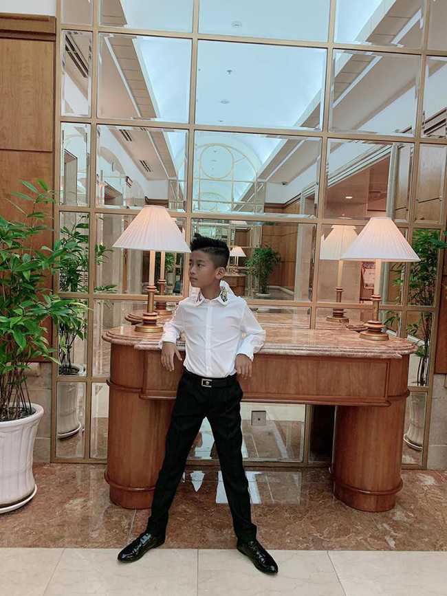 Từng giấu như vàng, nay Lệ Quyên thoải mái khoe con trai cao lớn phổng phao, ra dáng soái ca ở tuổi lên 8-2