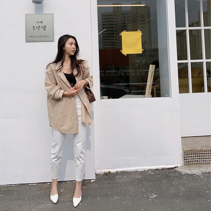 Tham khảo 15 set đồ này của các quý cô Châu Á để không bỡ ngỡ khi thời tiết mới chớm hè-1