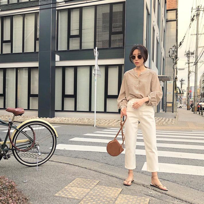 Tham khảo 15 set đồ này của các quý cô Châu Á để không bỡ ngỡ khi thời tiết mới chớm hè-3