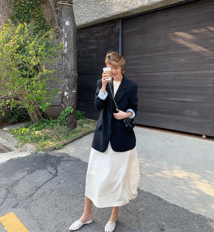 Tham khảo 15 set đồ này của các quý cô Châu Á để không bỡ ngỡ khi thời tiết mới chớm hè-11