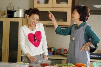 Không chịu nổi mẹ chồng, con dâu bật tanh tách, còn đòi ly hôn-1