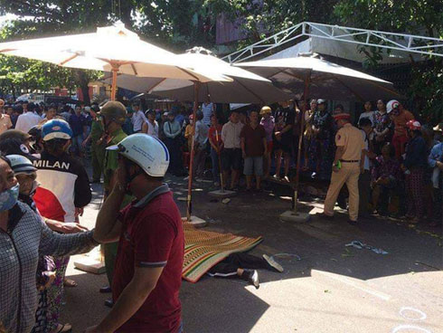 Lái xe Lexus biển tứ quý tông chết 4 người ở Quy Nhơn quỳ gối xin lỗi-5