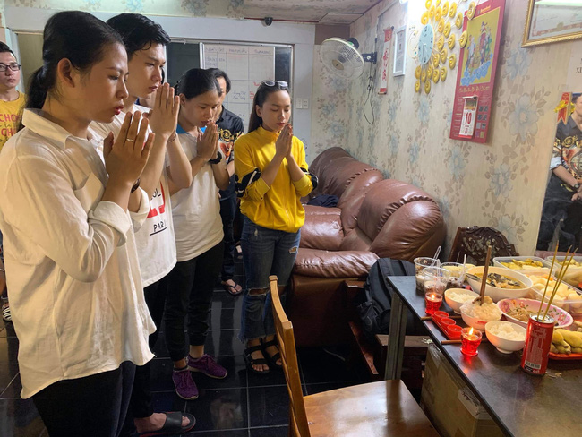 Rơi nước mắt với điều đặc biệt mà Hồng Vân làm cho nghệ sĩ Anh Vũ trước lễ động quan-3