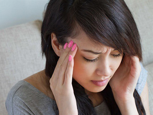 Đi làm về, bỗng dưng chồng ghé tai tôi thì thầm thông báo một tin động trời khiến cả nhà đang chao đảo