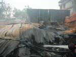 Hiện trường vụ cháy làm 8 người chết tại Hà Nội: Người mẹ gào khóc ngồi đợi nhận thi thể con trai-15