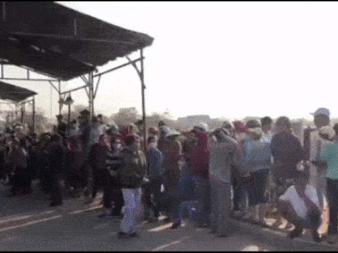 Người thân, bạn bè khóc đưa tiễn danh hài Anh Vũ về nơi an nghỉ-1