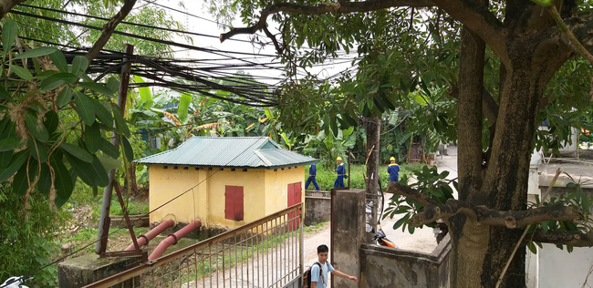 Hiện trường vụ cháy làm 8 người chết tại Hà Nội: Người mẹ gào khóc ngồi đợi nhận thi thể con trai-11