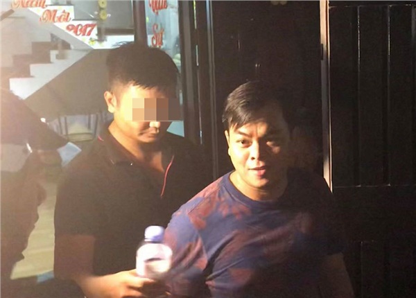 13kg vàng trên người Phúc XO là đồ giả, nợ tiền công làm đồ phong thủy cả năm không thèm trả?-1