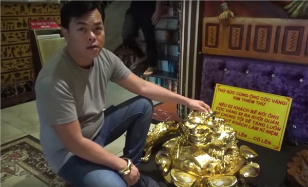 13kg vàng trên người Phúc XO là đồ giả, nợ tiền công làm đồ phong thủy cả năm không thèm trả?-3