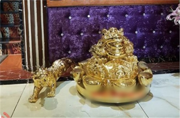 13kg vàng trên người Phúc XO là đồ giả, nợ tiền công làm đồ phong thủy cả năm không thèm trả?-5