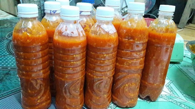 Khéo tay chế tương ớt nhà làm: Chị em kiếm tiền triệu mỗi ngày-2