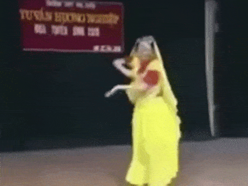 Tút tát bảnh choẹ chụp ảnh tốt nghiệp, nam sinh khóc ròng khi nhận về toàn hình bản thân mờ tịt làm nền cho gái xinh-8