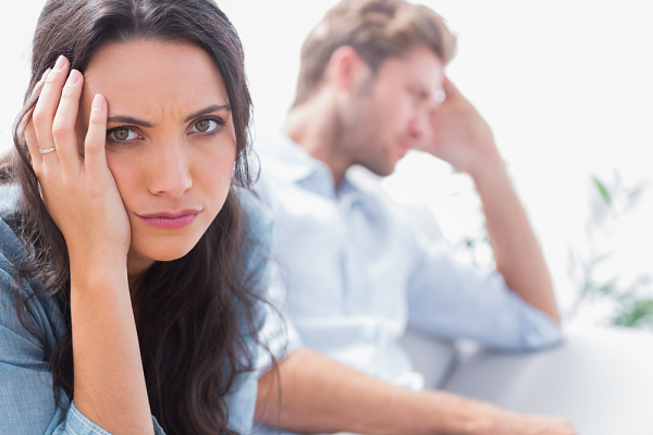 Hơn nửa năm không thấy con gái về quê thăm, vợ chồng tôi lần mò tìm đến phòng trọ thì chết điếng bởi cảnh tượng trước mắt-1