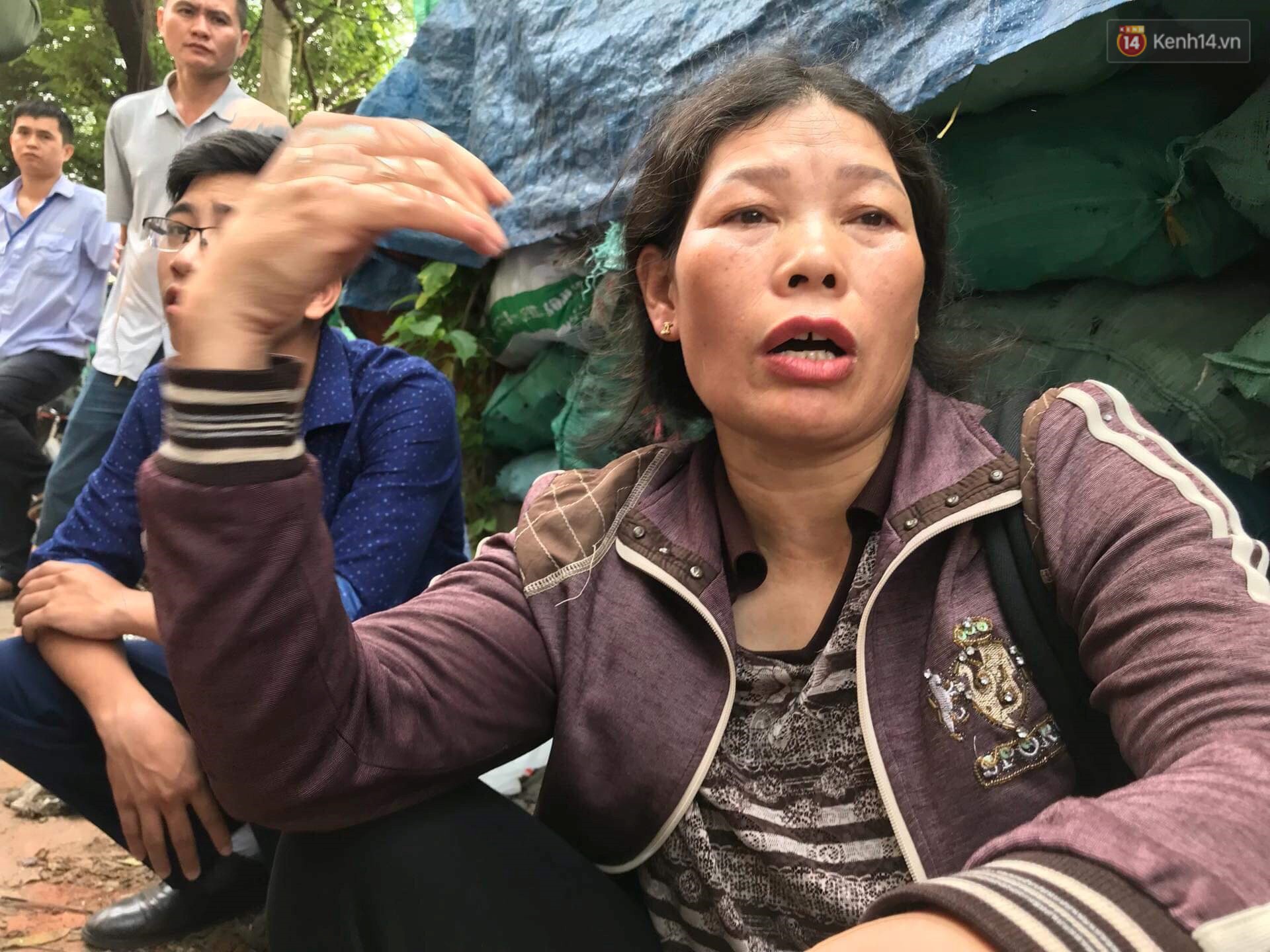 Người nhà nạn nhân đau đớn, khóc ngất tại hiện trường vụ hỏa hoạn khiến 8 người chết và mất tích-4