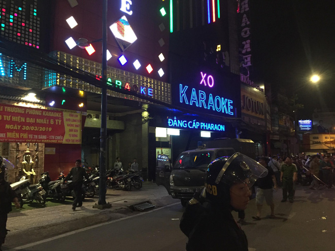 Phúc XO chi gần 1 triệu đồng/ngày thuê xe ô tô màu vàng để di chuyển-3