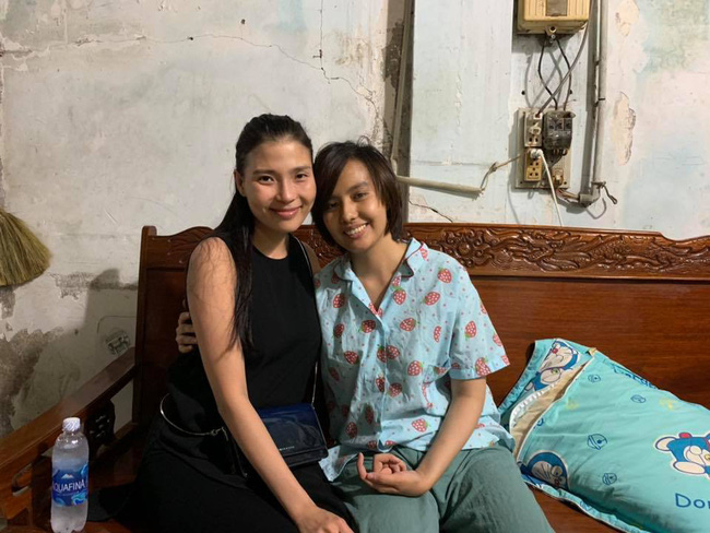 Hình ảnh mới nhất về nữ diễn viên bị xuất huyết não Thúy Anh: Ngôi nhà tồi tàn, cô gái trẻ chân tay co quắp-1