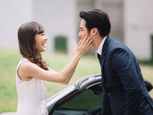 Gặp lại bạn thân sau 10 năm ra trường, tôi không tin vào mắt mình khi thấy cô hoa khôi ngày nào giờ lại khốn đốn thế này