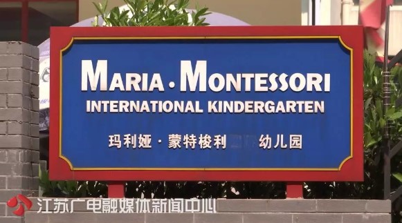 Bé gái 3 tuổi bị giáo viên mầm non trùm chăn lắc mạnh-4