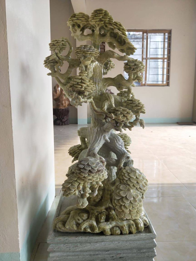 Từ tảng đá lớn, bỏ 2 tháng đẽo gọt thành kiệt tác lão tùng giá hàng trăm triệu-1