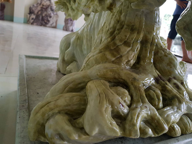 Từ tảng đá lớn, bỏ 2 tháng đẽo gọt thành kiệt tác lão tùng giá hàng trăm triệu-5