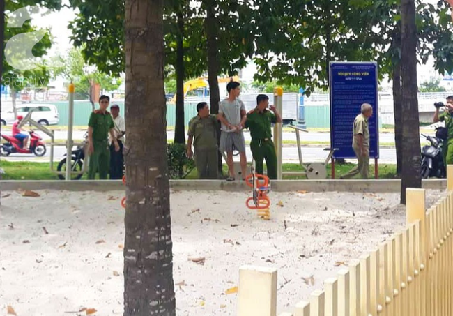 Chơi ngoài công viên buổi tối, 2 bé gái khoảng 9 tuổi bị nam thanh niên khống chế hiếp dâm-2