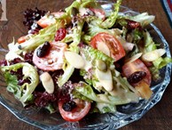 Có công thức xốt trộn salad đa năng này, bạn ăn món salad nào cũng ngon miễn bàn!