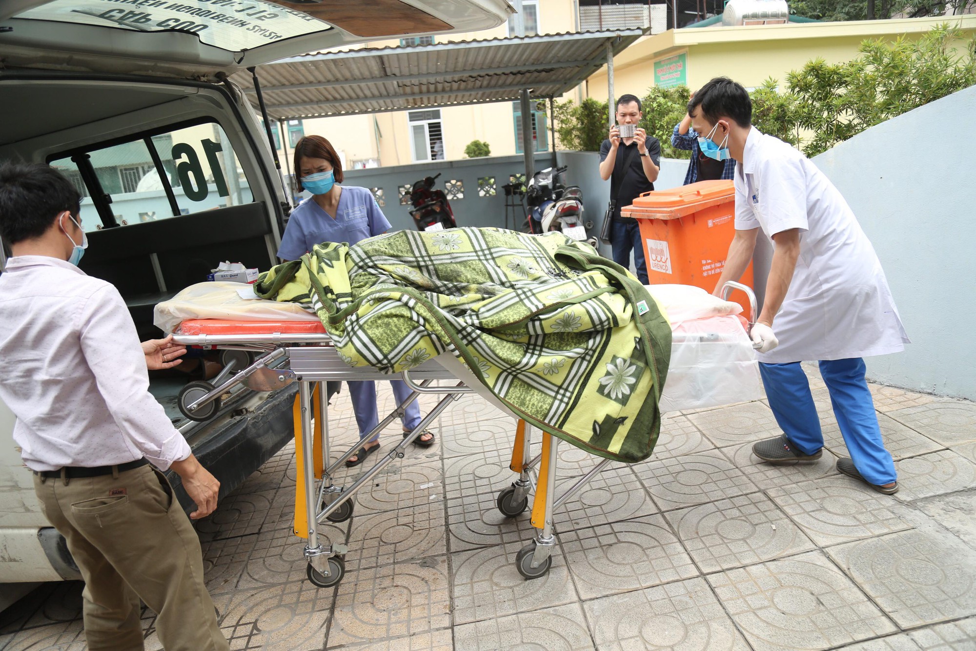 Đã tìm thấy 8 thi thể trong vụ cháy kinh hoàng ở Trung Văn, Hà Nội-18