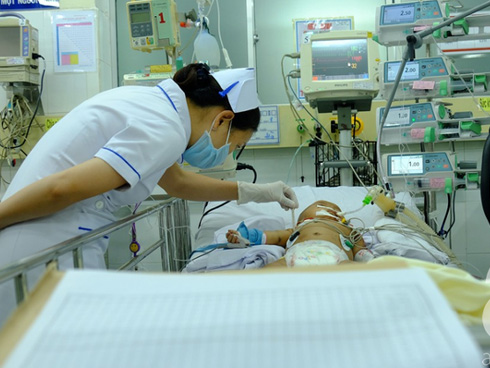 Bé trai 2 tháng tuổi tử vong sau khi tiêm vắc-xin 5 trong 1: Mẹ trẻ khóc ngất, nhịn ăn nhịn uống vì thương nhớ con-13