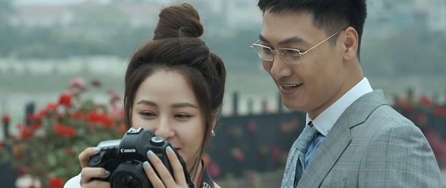 Hot girl Trâm Anh hôn môi, đè ngửa bạn diễn nam ra giường trong bộ phim này-8