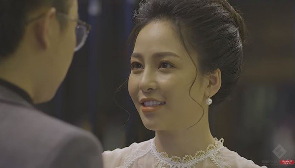 Hot girl Trâm Anh hôn môi, đè ngửa bạn diễn nam ra giường trong bộ phim này-4