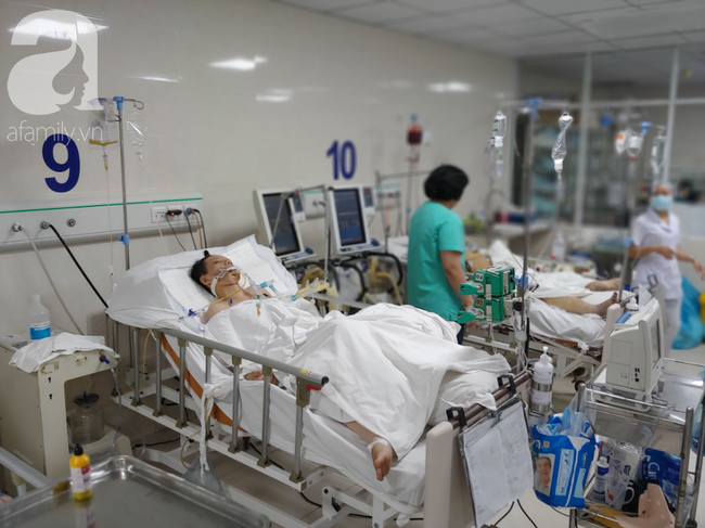 Con trai chạy Grab bị xe tông liệt nửa người, mẹ cạn tiền, nuốt nước mắt nhìn con nguy kịch-1