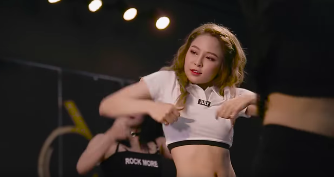 Trâm Anh lại gây phản cảm trong clip mà góc quay chỉ tập trung vào... vòng ba-6