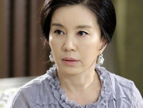 Khẽ cái là lại dẫn vợ về nhà ngoại để trao dạy dỗ lại, ngờ đâu một ngày bố vợ vùng lên khiến rể quý sa sẩm mặt mày-3